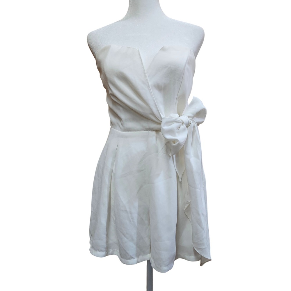 L'ATISTE By Amy White Strapless Shorts Romper With Tie Front Size Medium